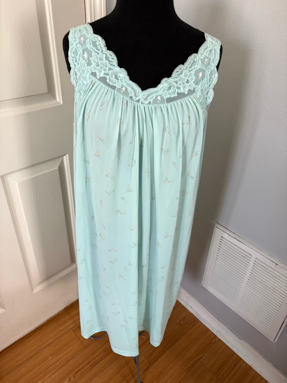 Vintage Shadowline Women's Mint Lace-Trim Nightgown Size L